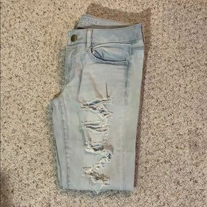 Light wash american eagle ripped jeans